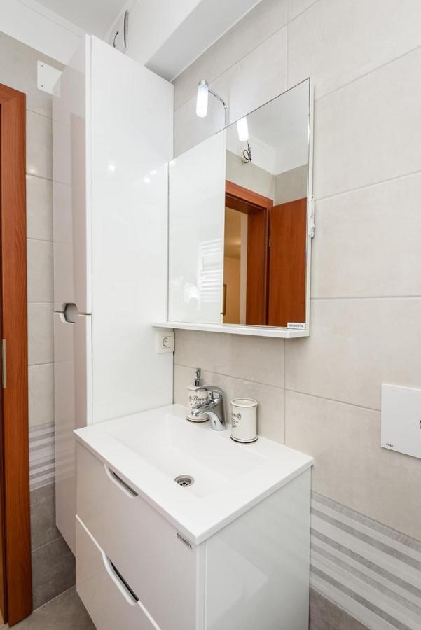 Apartment Jadranka With Sea View In Rogotin Екстер'єр фото